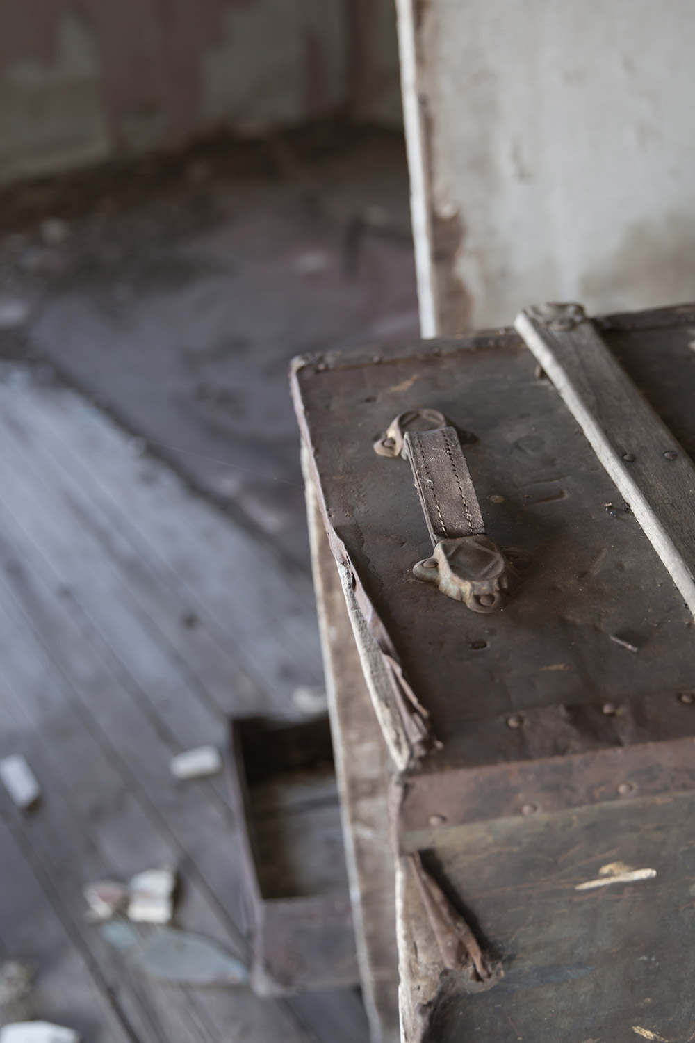 a photo of an old trunk in an abandoned home