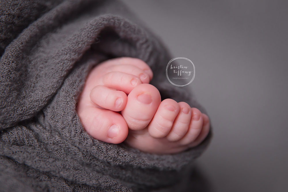 a photo of newborn toes
