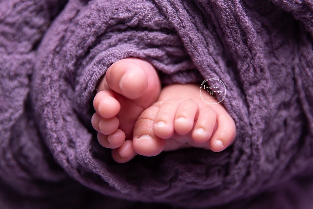 a photo of a newborn toes