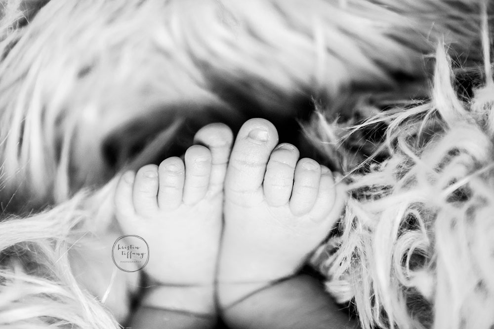 a newborn photo of a baby feet