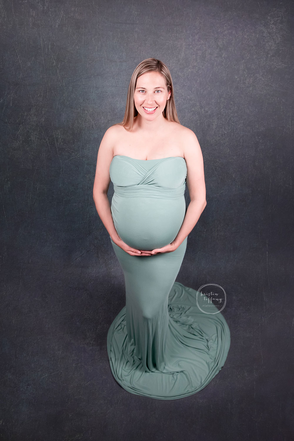 a maternity photo of a pregnant woman at her photo shoot