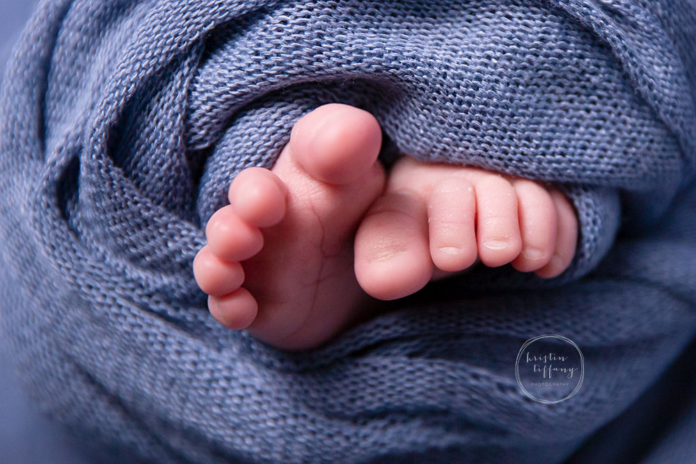 a photo of baby boys toes