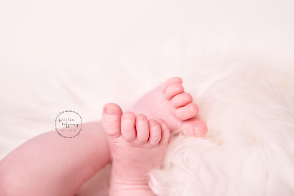 a photo of a baby feet
