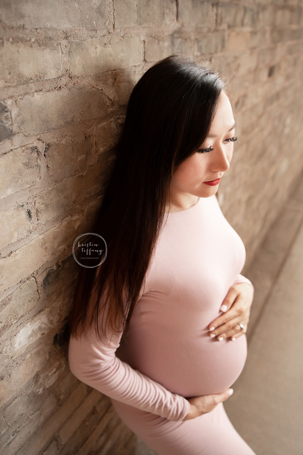 a maternity photo of an expecting mom at her maternity photoshoot