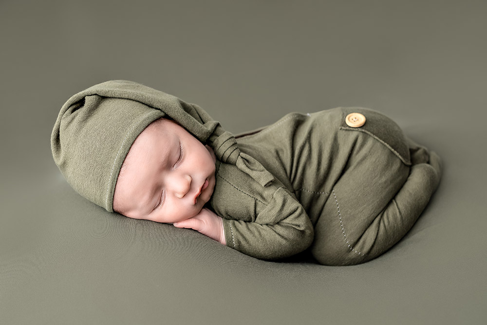 a newborn photo by Kristin Tiffany Photography